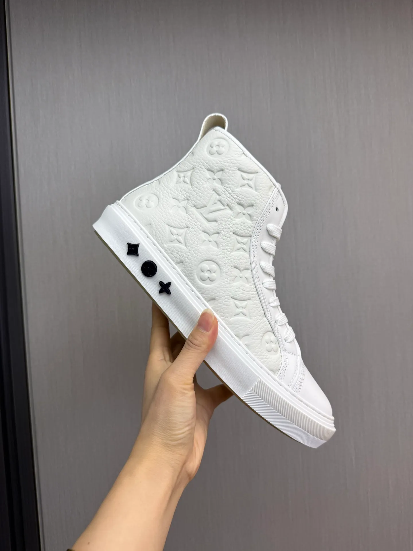 Men's shoes 💰840💰 LOUIS VUITTON [Luden Yiwei] The new trendy Lv is on the market 🎁, casual and fashionable men's shoes 👟 1:1 shipment ⬆️The upper is made of imported cowhide + cowhide mesh lining, the original wear-resistant rubber outsole, the version is simple and elegant, exclusive for trendy men. 38-45 (38.45 is non-refundable if made to order)